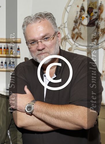Den Haag 1 oktober 2015
Jake Hampel met zijn vrouw Lydia en hun 2 zoons bij een tatoo shop in Den Haag.