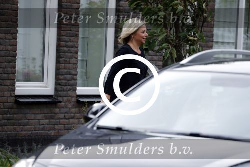 Nederhorst den Berg 4 oktober 2017
Jeanine Hennis-Plasschaert  wordt de dag na haar aftreden door haar chauffeur thuis opgehaald om haar ontslag aan te beiden bij Koning Willem Alexander