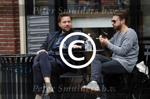 Amsterdam 13 oktober 2017
Jelle de Jongmet een kennis op terras