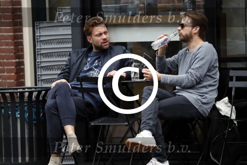 Amsterdam 13 oktober 2017
Jelle de Jongmet een kennis op terras