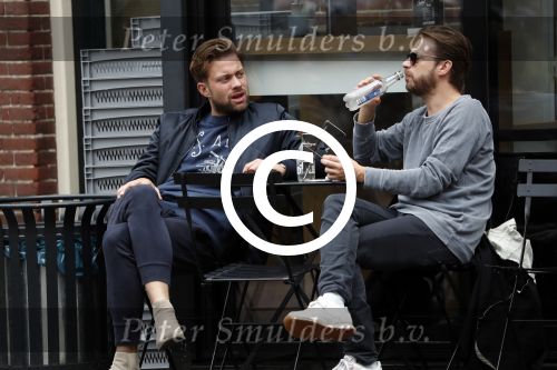 Amsterdam 13 oktober 2017
Jelle de Jongmet een kennis op terras