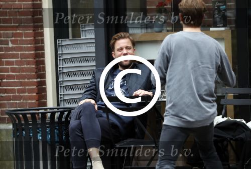 Amsterdam 13 oktober 2017
Jelle de Jongmet een kennis op terras