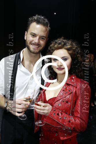 Utrecht 29 oktober 2017
Premiere on your feet in beatrixtheater in Utrecht. Gloria Estefan en haar man Emilio met Jim Bakkum  Vajen van den Bosch Nurlaila en Ellen Evers  tijdens het slotapplaus na afloop van de premiere van de musical On Your Feet!