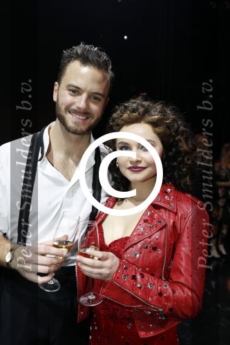 Utrecht 29 oktober 2017
Premiere on your feet in beatrixtheater in Utrecht. Gloria Estefan en haar man Emilio met Jim Bakkum  Vajen van den Bosch Nurlaila en Ellen Evers  tijdens het slotapplaus na afloop van de premiere van de musical On Your Feet!