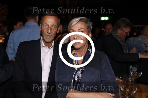 Scheveningen 7 november 2017
Noekpresentatie DEAL van Rob Jansen geschreven door Michiel v Egmond. Johan Neeskens met vrouw