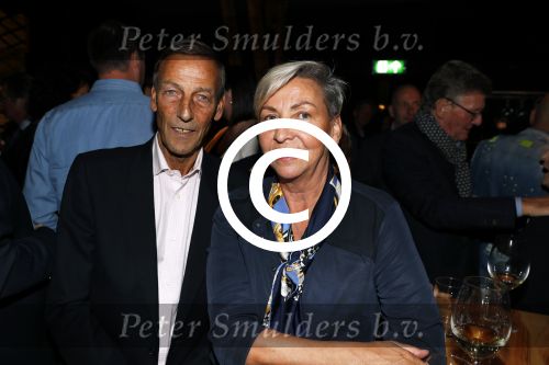 Scheveningen 7 november 2017
Noekpresentatie DEAL van Rob Jansen geschreven door Michiel v Egmond. Johan Neeskens met vrouw