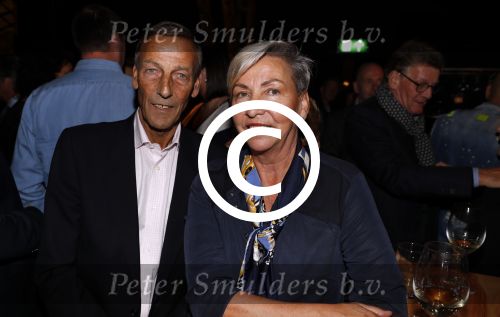 Scheveningen 7 november 2017
Noekpresentatie DEAL van Rob Jansen geschreven door Michiel v Egmond. Johan Neeskens met vrouw
