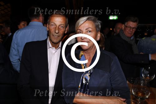 Scheveningen 7 november 2017
Noekpresentatie DEAL van Rob Jansen geschreven door Michiel v Egmond. Johan Neeskens met vrouw