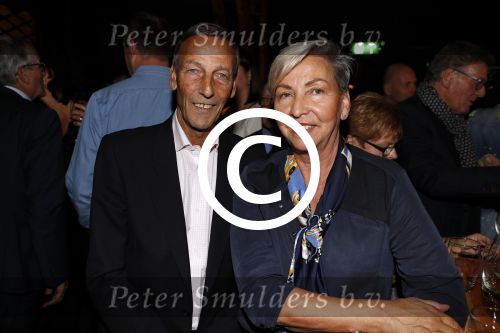 Scheveningen 7 november 2017
Noekpresentatie DEAL van Rob Jansen geschreven door Michiel v Egmond. Johan Neeskens met vrouw
