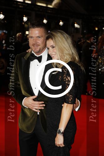 Amsterdam 12 oktober 2017 
Uitreiking televizierring in het afas live theater. Johnny de Mol met zijn zwangere vriendin Anouk v Schie