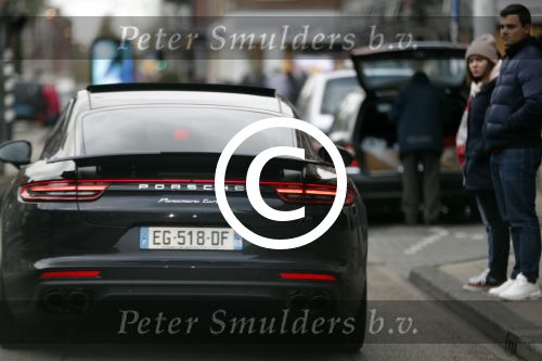 Amsterdam 11 november 2017
Kenny Tete met zijn nieuwe porsche panamera op de pc hooftstraat