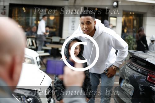 Amsterdam 11 november 2017
Kenny Tete met zijn nieuwe porsche panamera op de pc hooftstraat