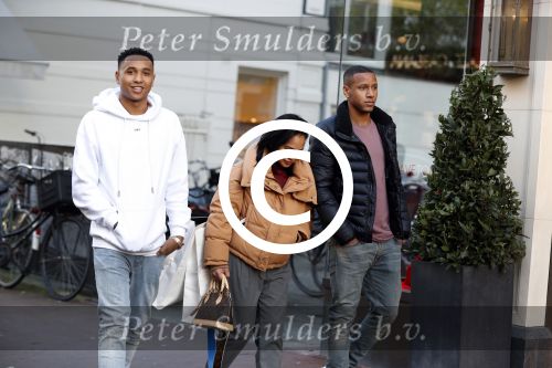 Amsterdam 11 november 2017
Kenny Tete met zijn nieuwe porsche panamera op de pc hooftstraat