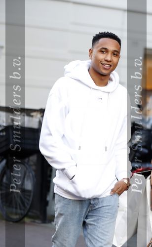 Amsterdam 11 november 2017
Kenny Tete met zijn nieuwe porsche panamera op de pc hooftstraat