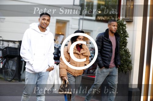 Amsterdam 11 november 2017
Kenny Tete met zijn nieuwe porsche panamera op de pc hooftstraat