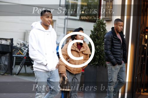 Amsterdam 11 november 2017
Kenny Tete met zijn nieuwe porsche panamera op de pc hooftstraat