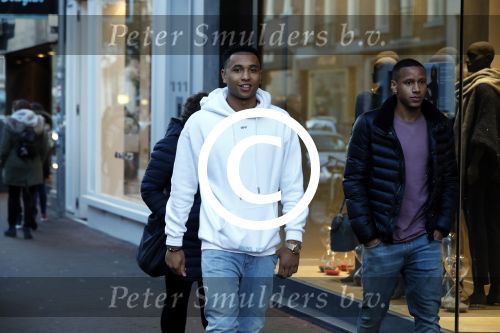 Amsterdam 11 november 2017
Kenny Tete met zijn nieuwe porsche panamera op de pc hooftstraat