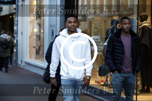 Amsterdam 11 november 2017
Kenny Tete met zijn nieuwe porsche panamera op de pc hooftstraat