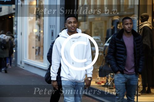 Amsterdam 11 november 2017
Kenny Tete met zijn nieuwe porsche panamera op de pc hooftstraat