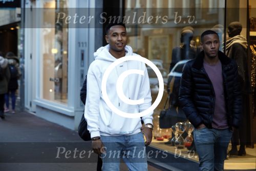Amsterdam 11 november 2017
Kenny Tete met zijn nieuwe porsche panamera op de pc hooftstraat