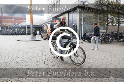 Tilburg 3 november 2017
Leo Alkemade op zijn electrische fiets in het centrum van Tilburg