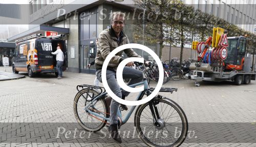 Tilburg 3 november 2017
Leo Alkemade op zijn electrische fiets in het centrum van Tilburg