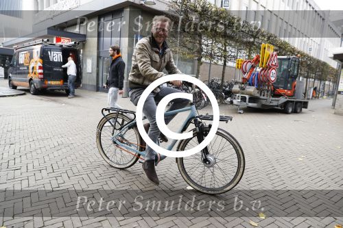 Tilburg 3 november 2017
Leo Alkemade op zijn electrische fiets in het centrum van Tilburg