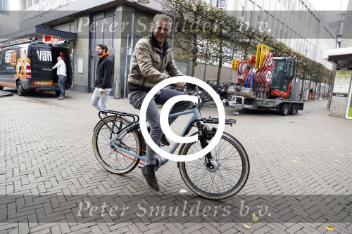 Tilburg 3 november 2017
Leo Alkemade op zijn electrische fiets in het centrum van Tilburg