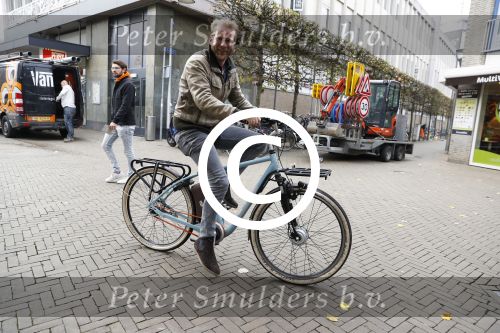 Tilburg 3 november 2017
Leo Alkemade op zijn electrische fiets in het centrum van Tilburg