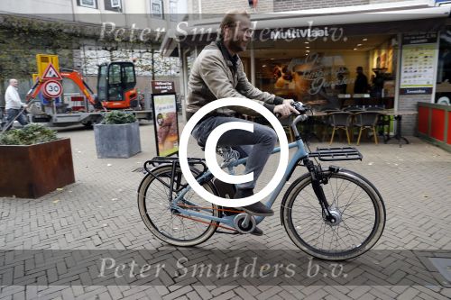 Tilburg 3 november 2017
Leo Alkemade op zijn electrische fiets in het centrum van Tilburg