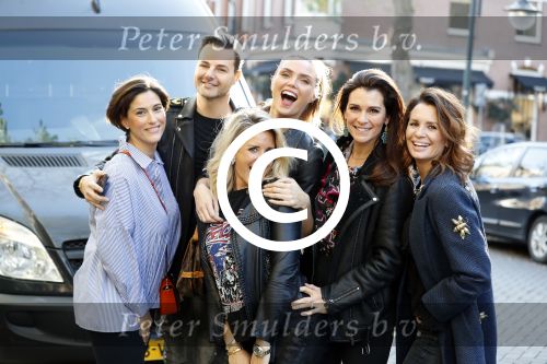Amsterdam 7 november 2017
Fred v Leer  Leontine Borsato Kim Feenstra  Chantal Bles Quinty Trustfull en Kristina Bozilovic op de cornelis schuytstraat.