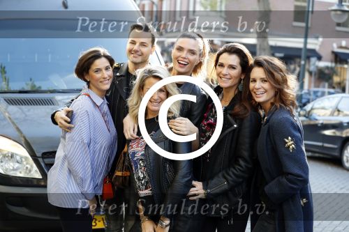 Amsterdam 7 november 2017
Fred v Leer  Leontine Borsato Kim Feenstra  Chantal Bles Quinty Trustfull en Kristina Bozilovic op de cornelis schuytstraat.