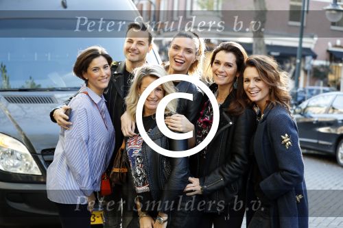 Amsterdam 7 november 2017
Fred v Leer  Leontine Borsato Kim Feenstra  Chantal Bles Quinty Trustfull en Kristina Bozilovic op de cornelis schuytstraat.