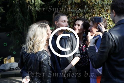 Amsterdam 7 november 2017
Fred v Leer Anna Nooshin Monica Geuze Leontine Borsato Kim Feenstra  Nikkie Tutorials Loinda Hakeboom Inge de Bruijn Quinty Trustfull op de cornelis schuytstraat.