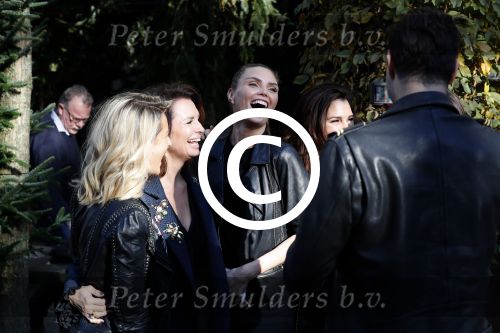Amsterdam 7 november 2017
Fred v Leer Anna Nooshin Monica Geuze Leontine Borsato Kim Feenstra  Nikkie Tutorials Loinda Hakeboom Inge de Bruijn Quinty Trustfull op de cornelis schuytstraat.