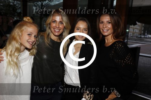 Amsterdam 24 oktober 2017
Boekpresentatie Vivian Reijs . Leontine Borsato met dochter Jada