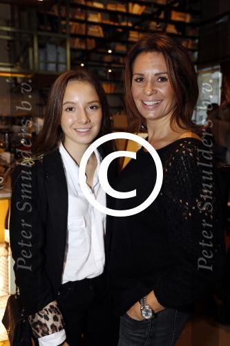 Amsterdam 24 oktober 2017
Boekpresentatie Vivian Reijs . Leontine Borsato met dochter Jada