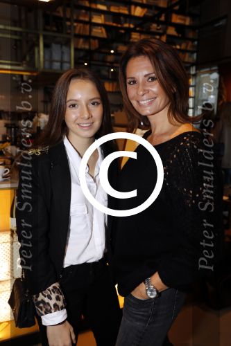 Amsterdam 24 oktober 2017
Boekpresentatie Vivian Reijs . Leontine Borsato met dochter Jada