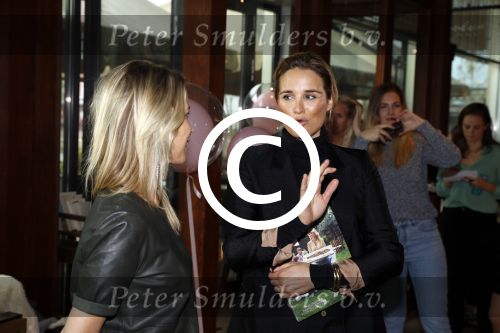 Amsterdam 24 oktober 2017
Boekpresentatie Vivian Reijs . Lieke v Lexmond met Leontine Borsato