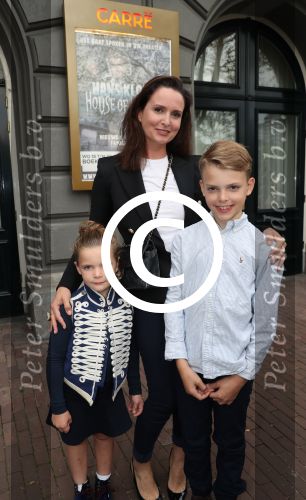 Amsterdam, 23 Augustus 2017 Premiere van Het Zwanenmeer
Marie-Claire Witlox en kinderen Valerie en Salomon