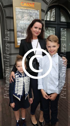 Amsterdam, 23 Augustus 2017 Premiere van Het Zwanenmeer
Marie-Claire Witlox en kinderen Valerie en Salomon