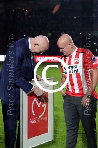 Eindhoven, 22 Januari 2017 Kompetitiewedstrijd PSV-SC Heerenveen, 
eindstand 4-3
Huldiging Michael v Gerwen en Toon Gerbrands