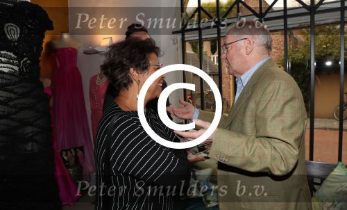 Den Bosch, 17 Oktober 2017
Veiling en tentoonstelling Kleding van Sandra Reemer bij Addy v d Krommenacker.
Noraly Beyer en Ronnie Tober