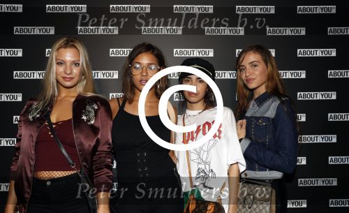 Amsterdam 9 oktober 2017  
Presentatie about You in Amsterdam. Nour Mens met vriendinnen