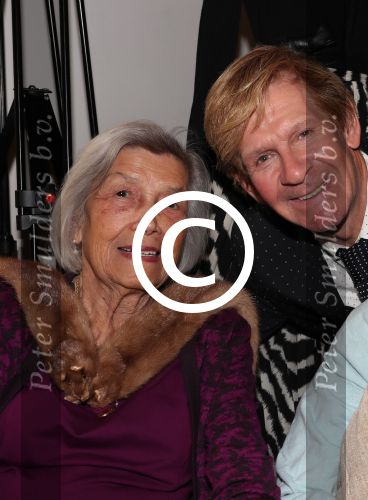 Den Bosch, 17 Oktober 2017
Veiling en tentoonstelling Kleding van Sandra Reemer bij Addy v d Krommenacker.
Ouders Sandra Reemer en Addy v d Krommenacker