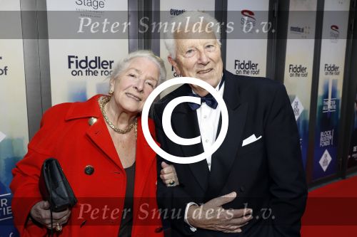 Amsterdam 5 november 2017
Premiere Fiddler on the Roof in het nieuwe de la mar theater. Paul v Gorcum met zijn vrouw
