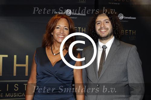 Amsterdam 2 oktober 2017
Premiere Liesbeth List de musical in Carre. paula Patricio met zoon