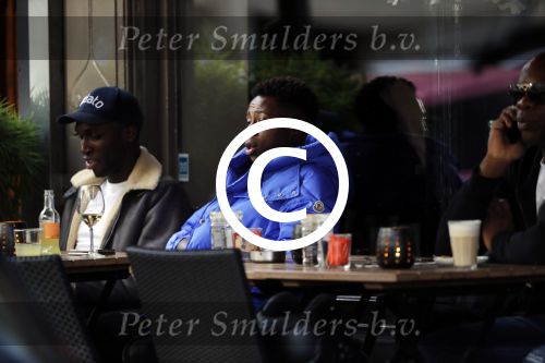 Amsterdam 6 november 2017
Quincy Promes op terras bij v Dam