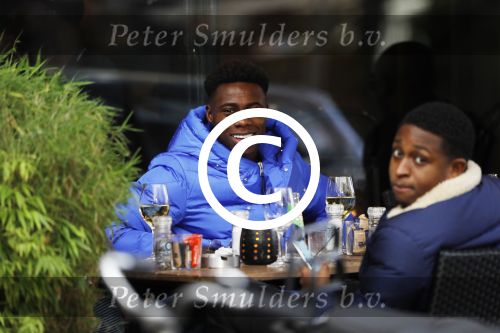 Amsterdam 6 november 2017
Quincy Promes op terras bij v Dam