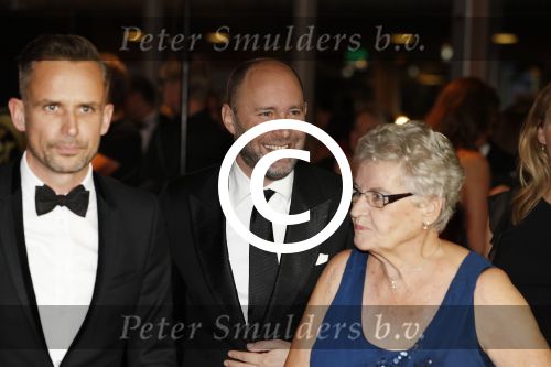 Amsterdam 12 oktober 2017 
Uitreiking televizierring in het afas live theater. Ramon Mesman met Patrick Martens en zijn moeder
